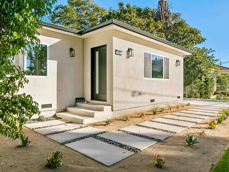 6842 Cedros Ave — Photo 4