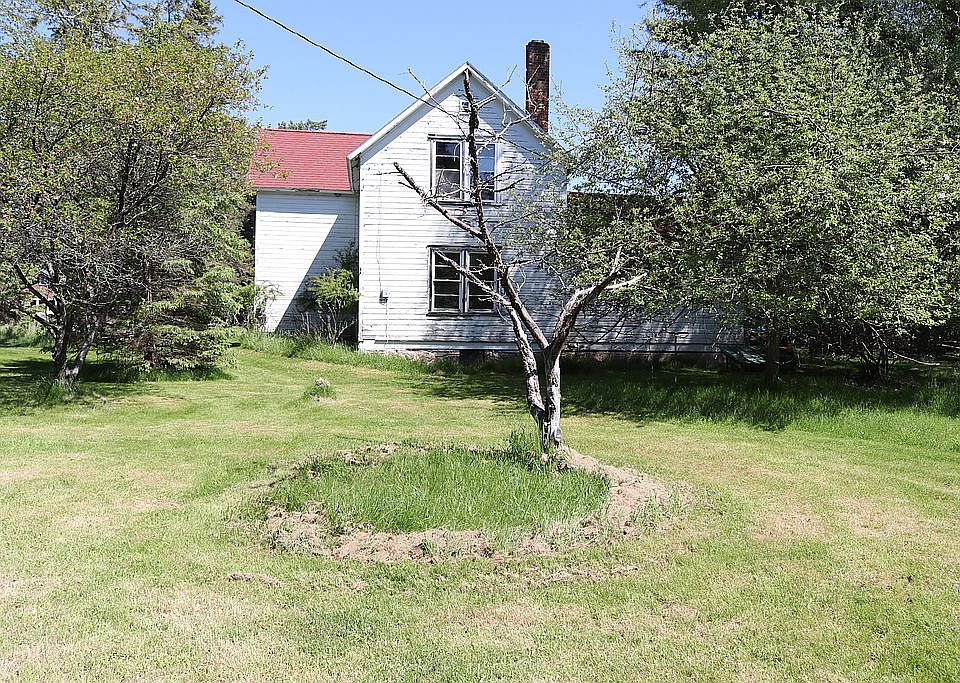 House from side of plot