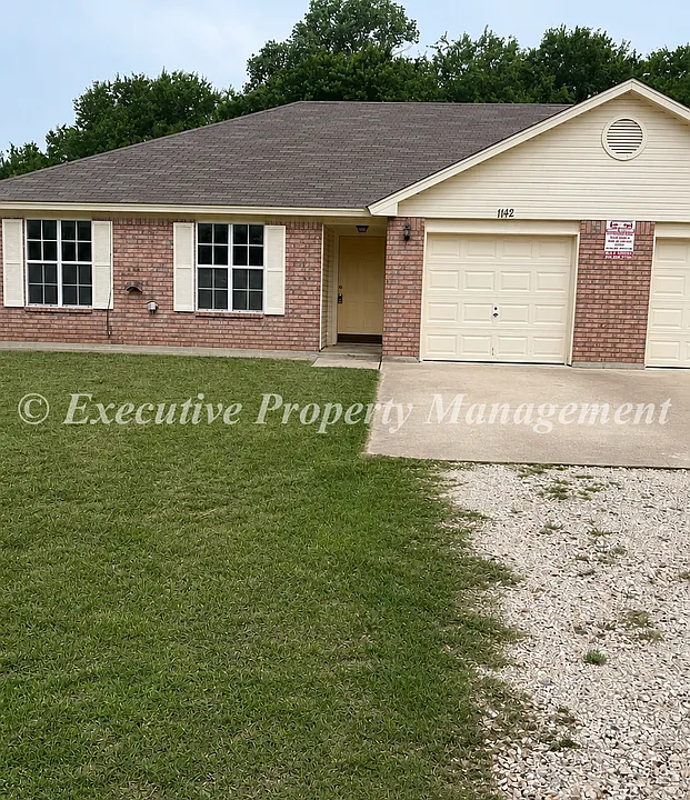 1140-1142 County Road 4804