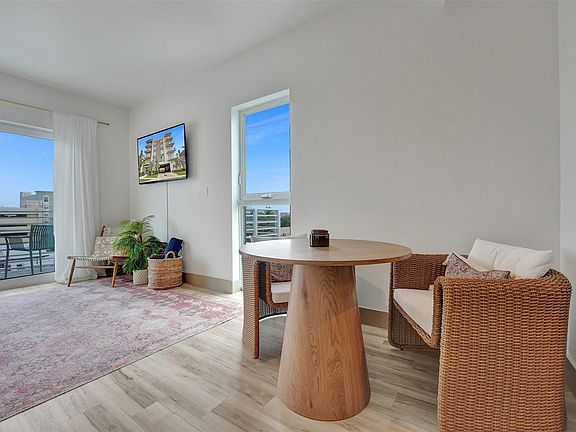 4th image of 1938 Jackson Street #501