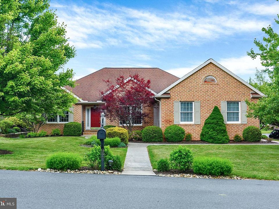 1st image of 920 Woodley Dr