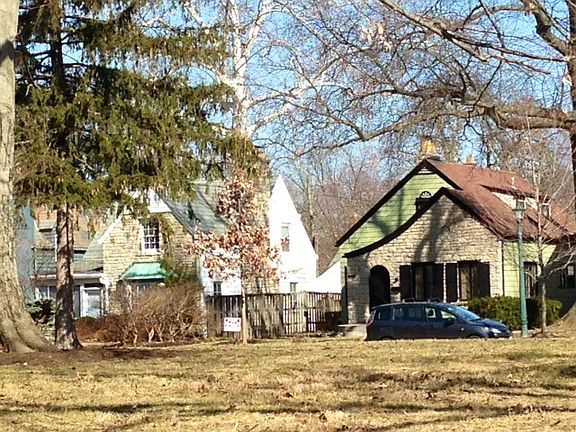 2nd image of 2406 N Havenwood Dr