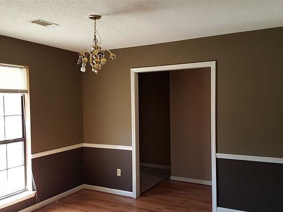 3rd image of 10734 Dahlke Dr