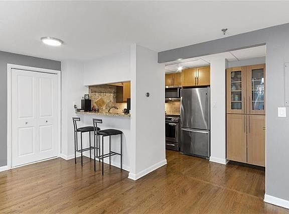 5th image of 357 Varick St APT 324B
