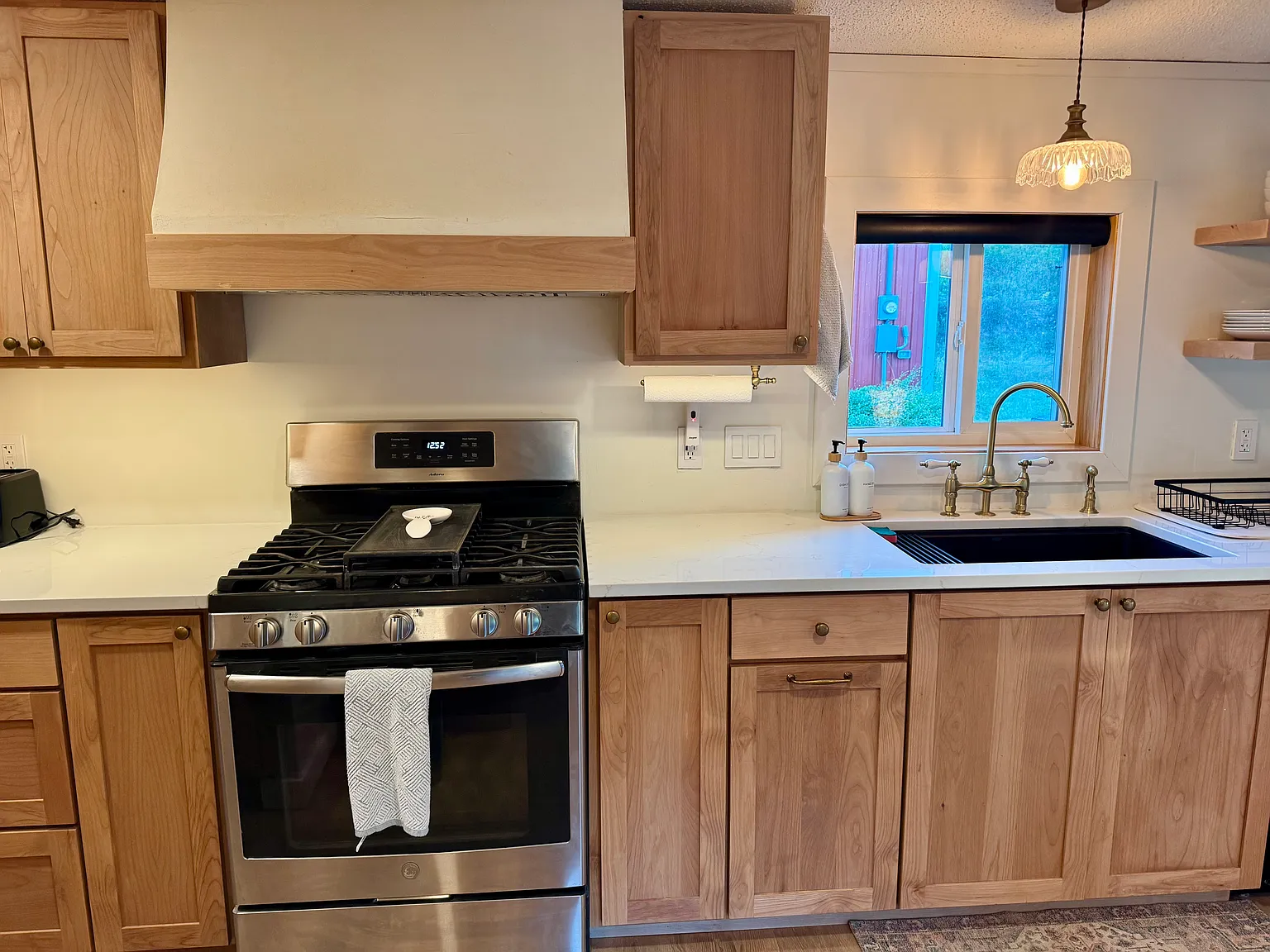 3 bed, 1300 sqft, $2,350 — Photo 3