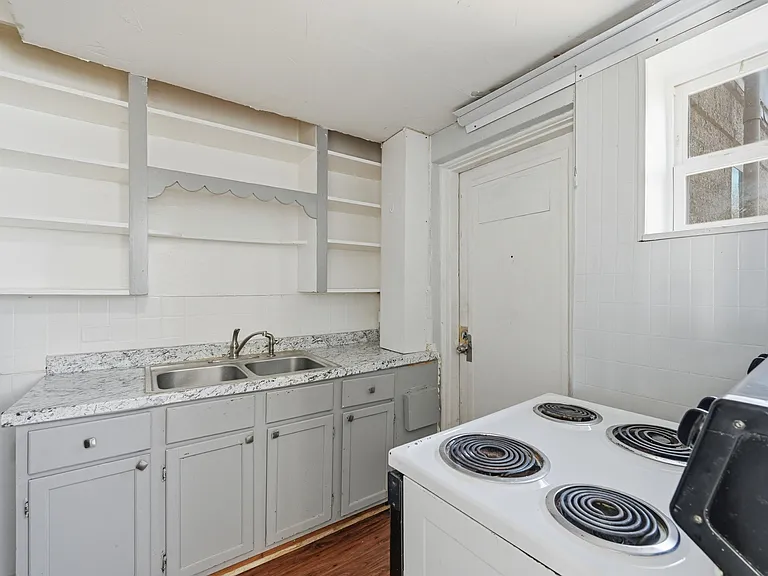 305 W Morton St — Photo 4