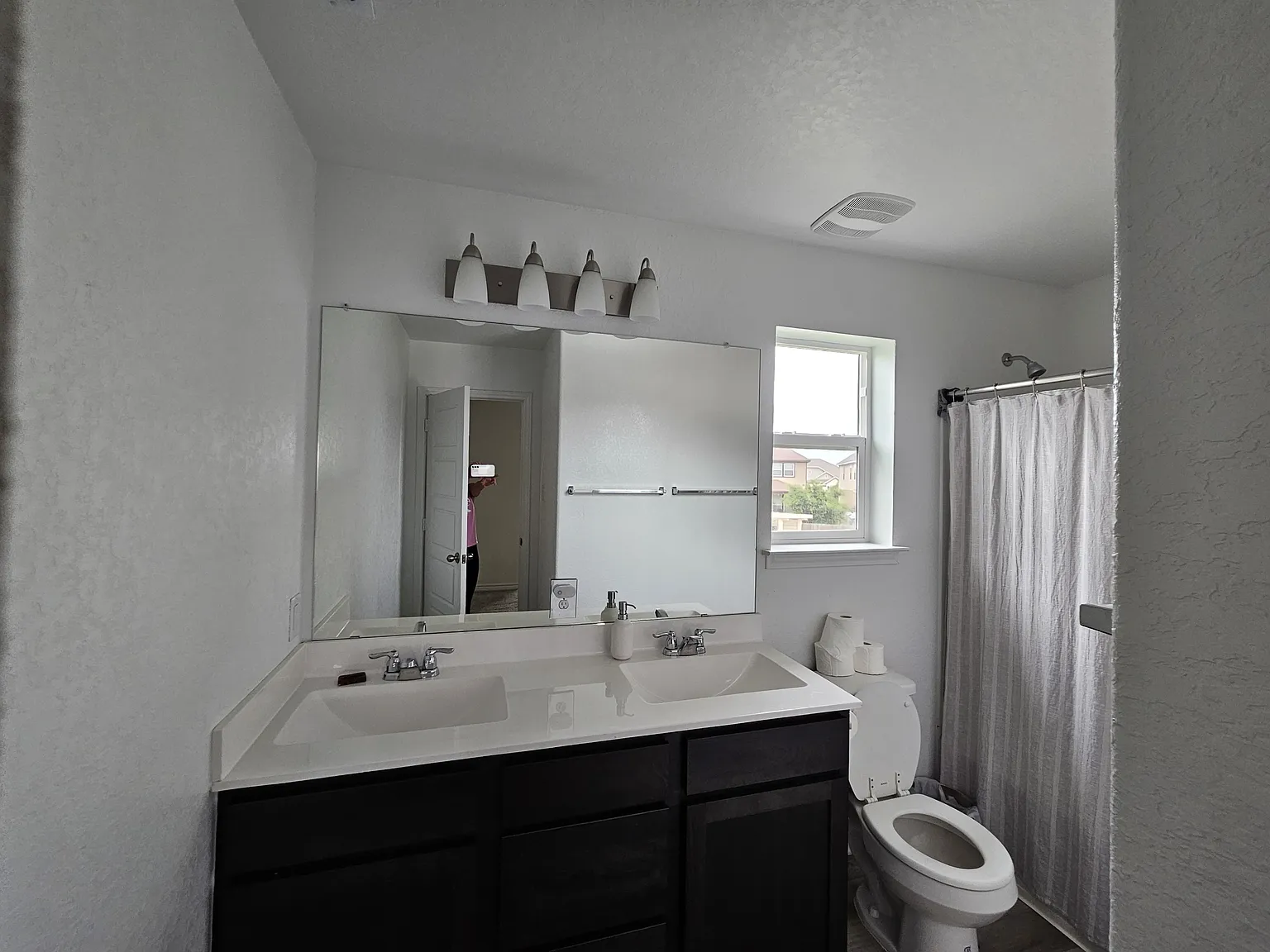 4 bed, 2.5 bath, 3475 sqft, $950 — Photo 4