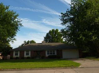 1330 E Walnut Lawn St, Springfield, MO 65804