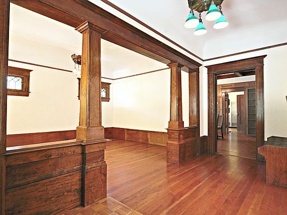 3rd image of 901 28th St