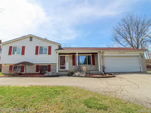 6942 Leslee Crest Dr, West Bloomfield, MI 48322