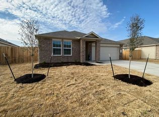 221 Chickasaw Ln, Hutto, TX 78634