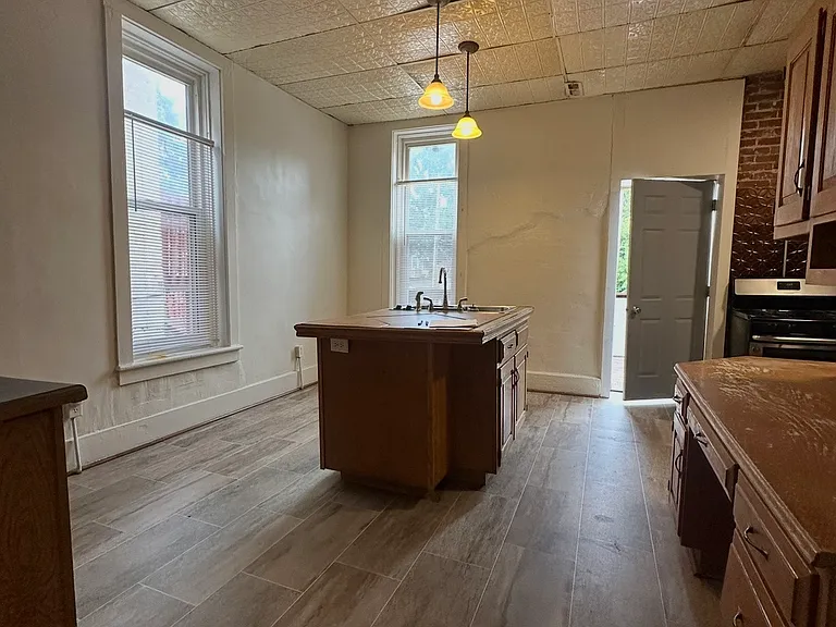 621 N 9th St — Photo 5
