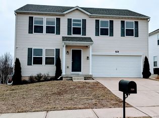 720 Rabbit Run Dr, O'Fallon, MO 63366