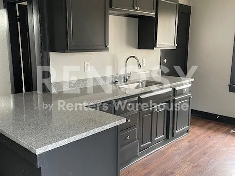 576 S Oxford Ave — Photo 9