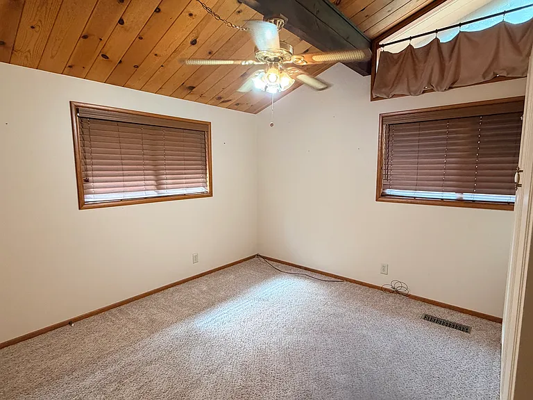 25316 Marion Ridge Dr — Photo 17