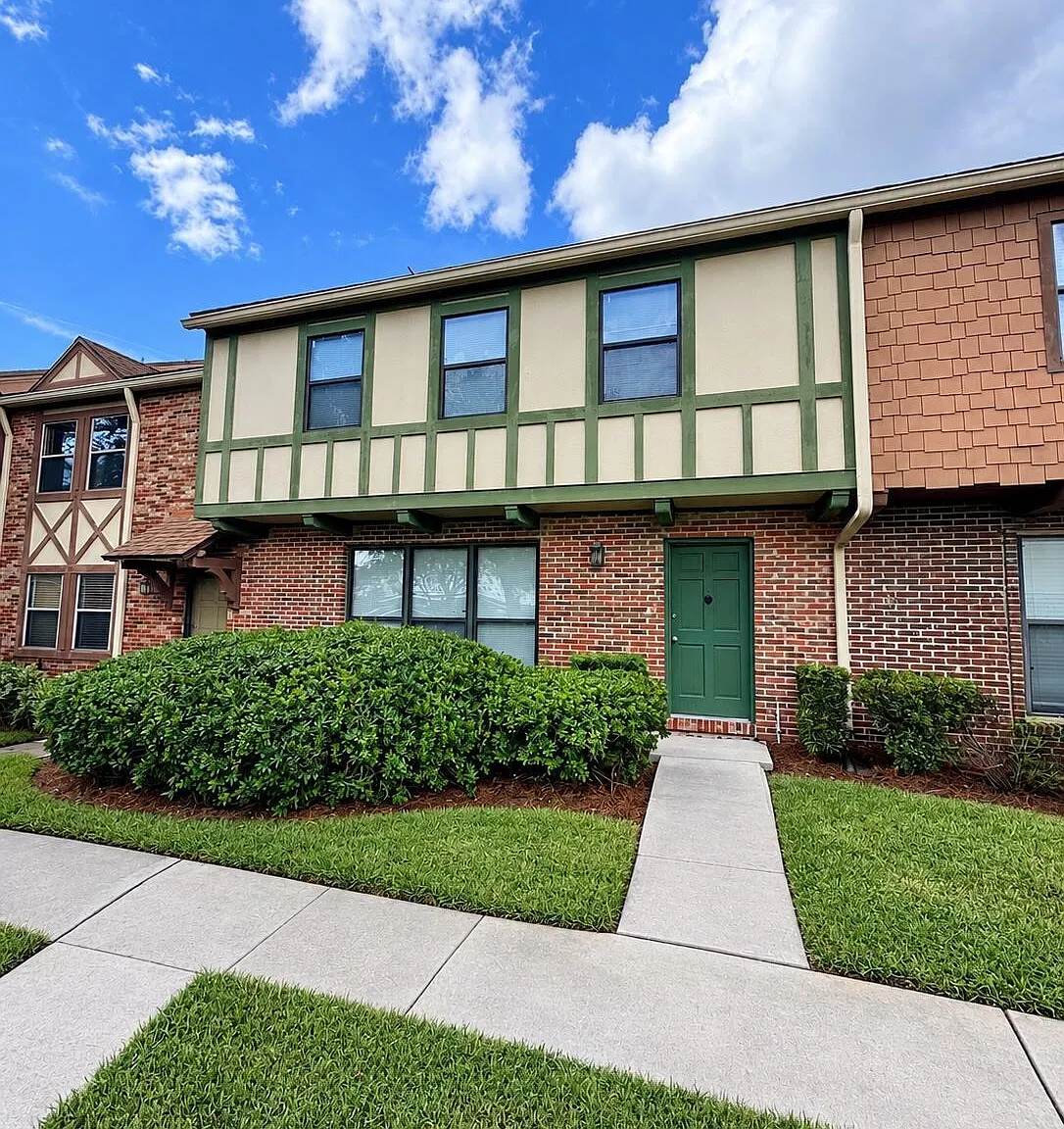 3 bed, 2.5 bath, 1820 sqft, $1,800 — Photo 1