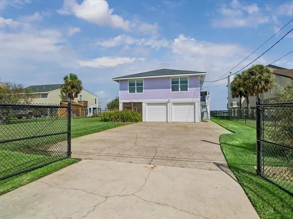 9920 Airways Ln, Galveston, TX 77554