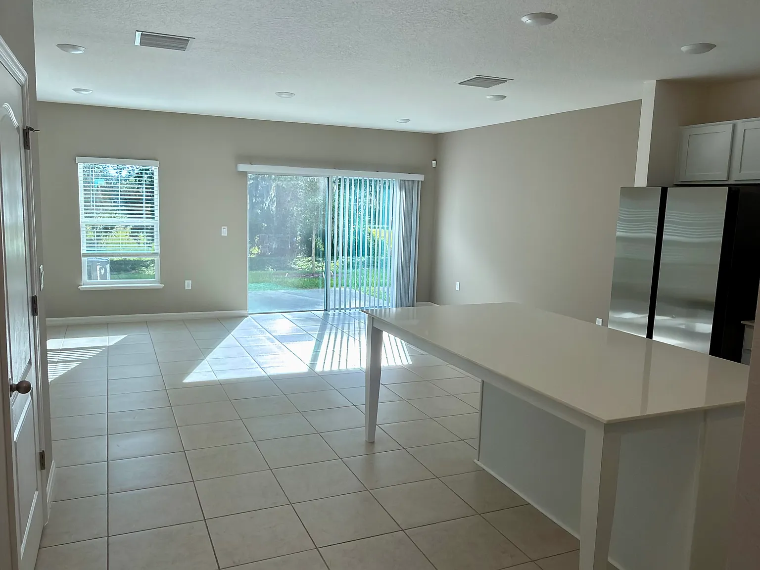 3 bed, 2.5 bath, 1652 sqft, $1,800 — Photo 4