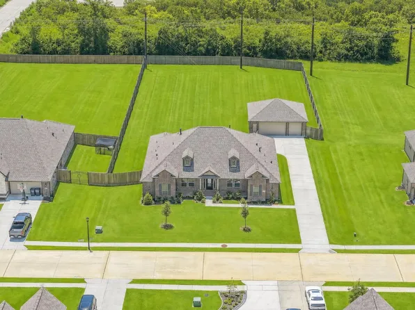 15022 Arenosa Ave, Mont Belvieu, TX 77523