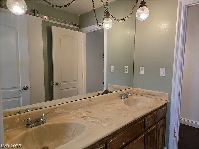 5945 N El Capitan Way — Photo 34