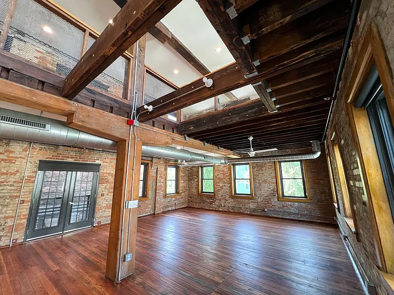 209 Woodward St — Photo 12