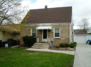 422 N 98th St, Wauwatosa, WI 53226