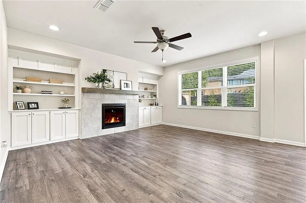 3 bed, 2.5 bath, 2036 sqft, $2,500 — Photo 4