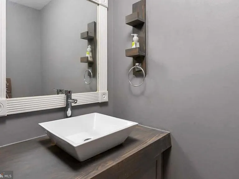 1310 Farley Ct S — Photo 7