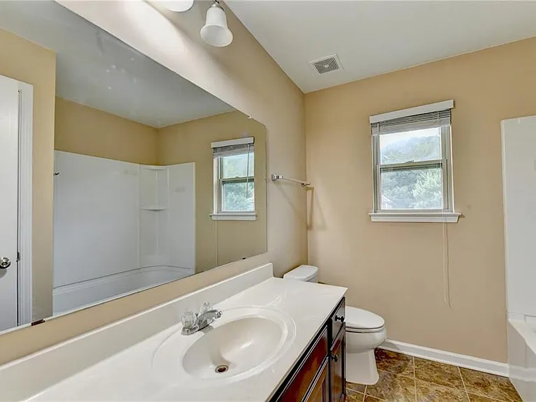 4228 Woods Creek Ln — Photo 51