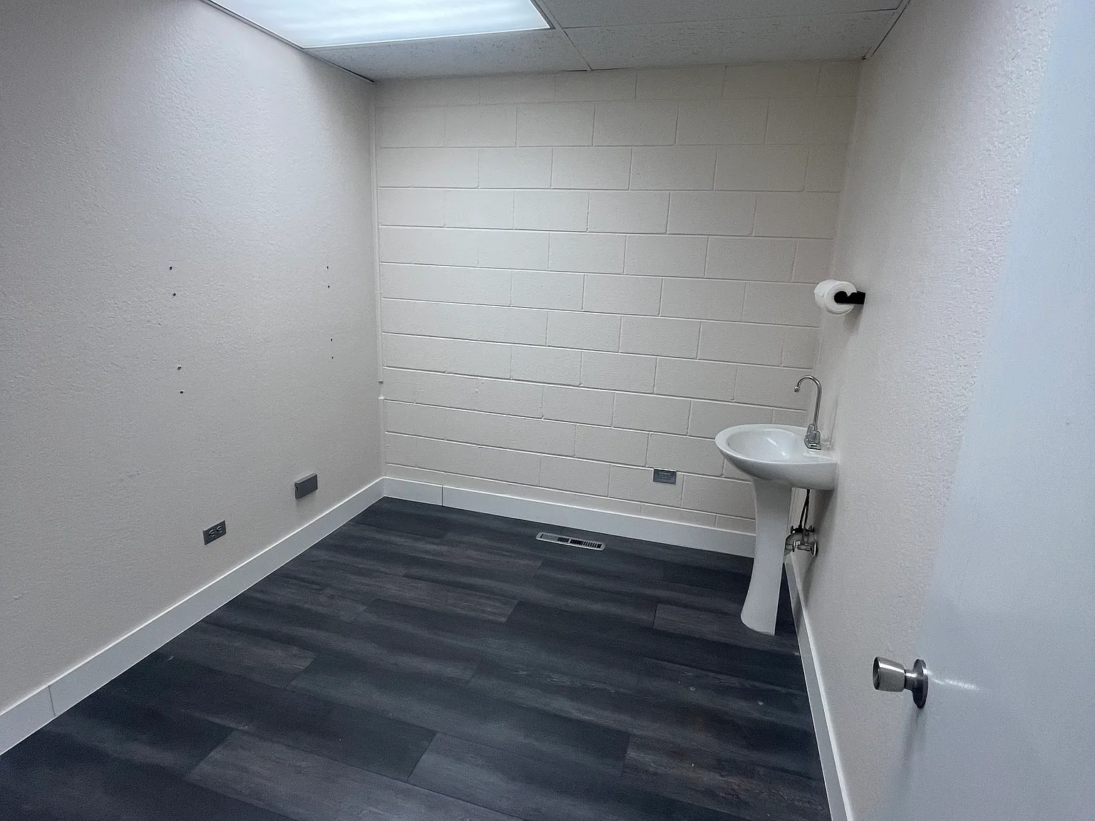 4 bed, 1300 sqft, $2,000 — Photo 1