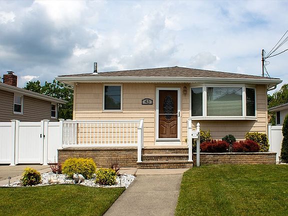 3rd image of 43 Chesterton Ave