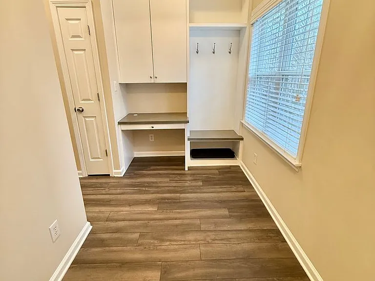 8938 Rosalyn Glen Rd — Photo 6