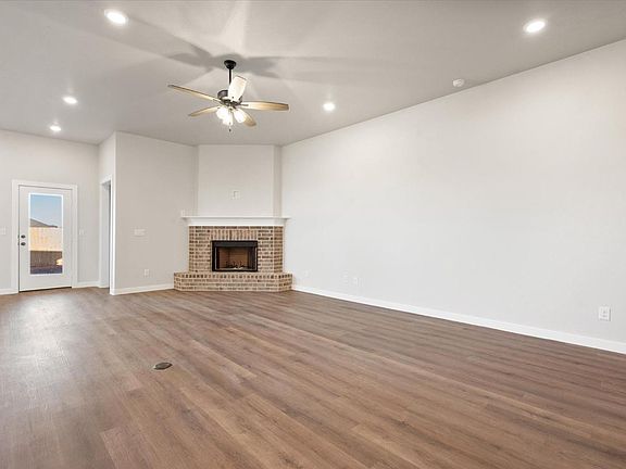 4th image of 907 Quincy Ave
