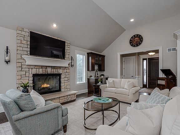 4th image of 369 Fritz Ln
