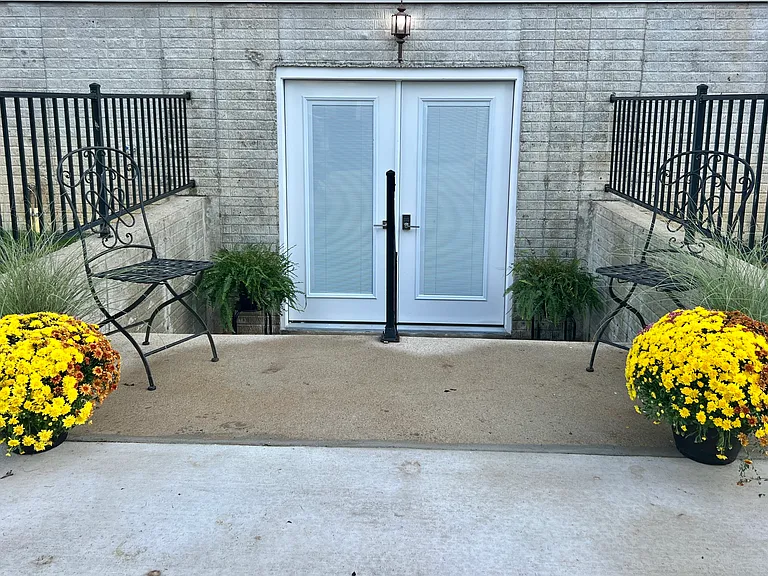 7608 Lisle Ave — Photo 33