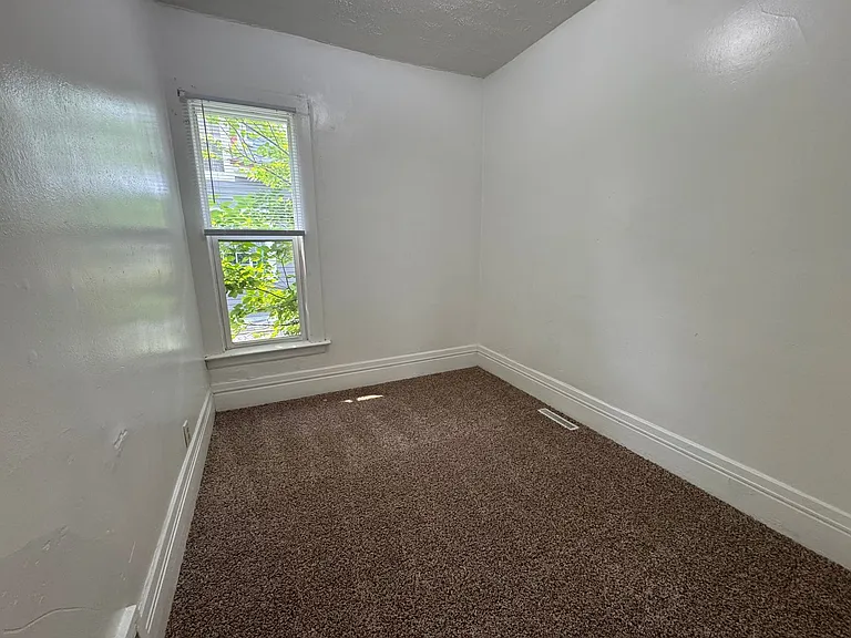 661 Orange Ave E. — Photo 7