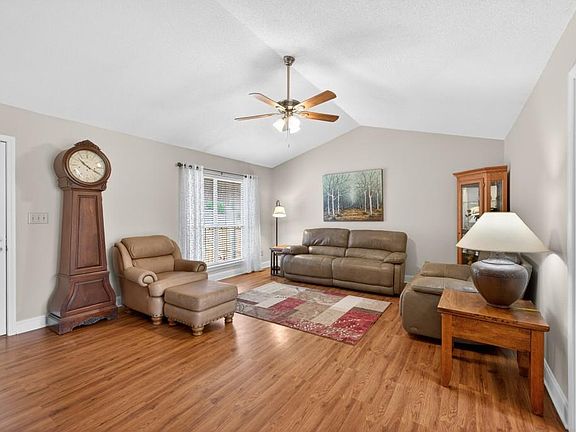 3rd image of 335 Ranger Way