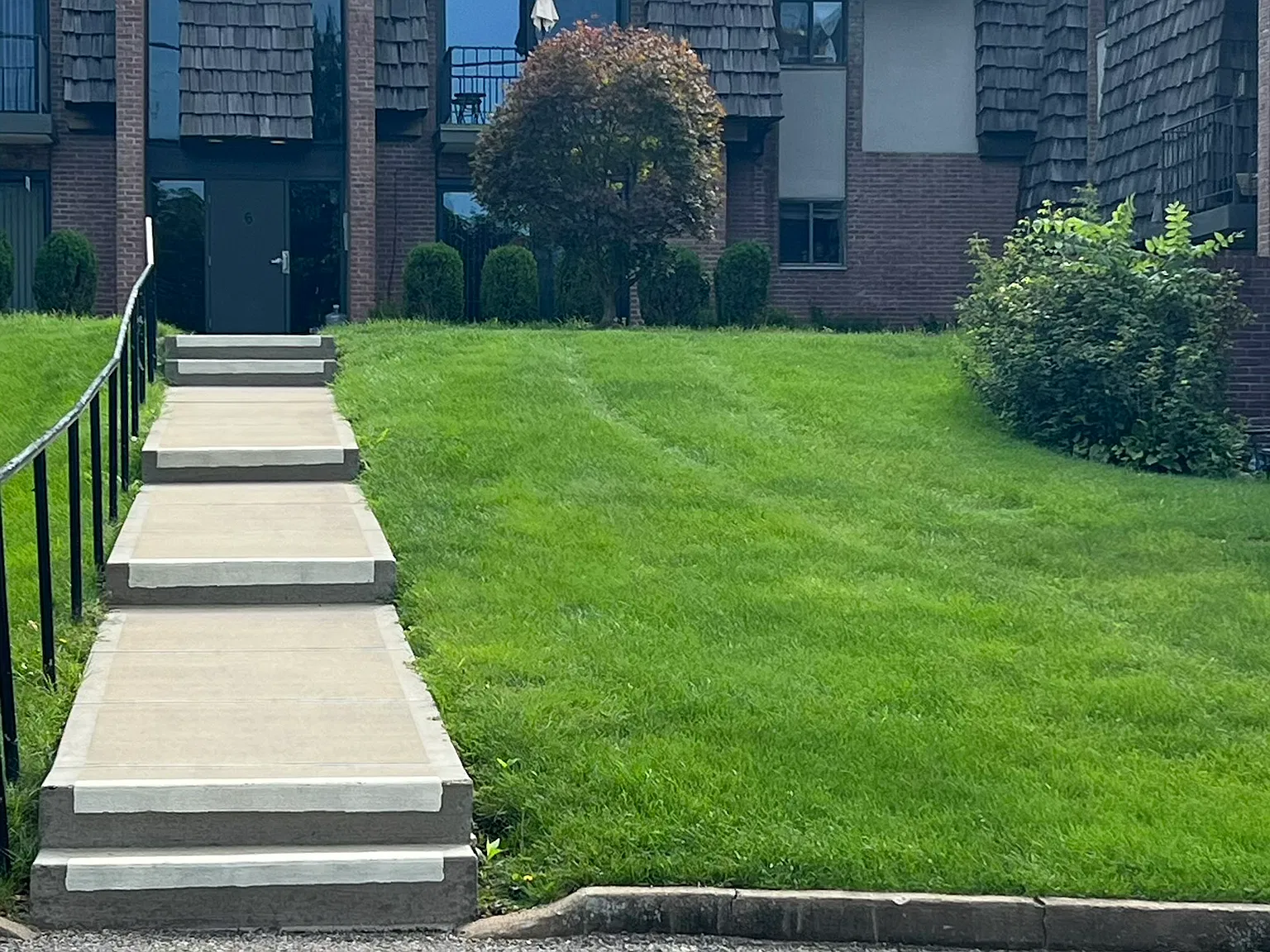1 bed, 845 sqft, $1,195 — Photo 1