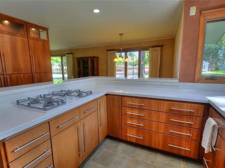Kitchen with plenty of storage