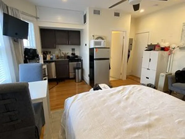 14 Chiswick Rd #1L — Photo 2