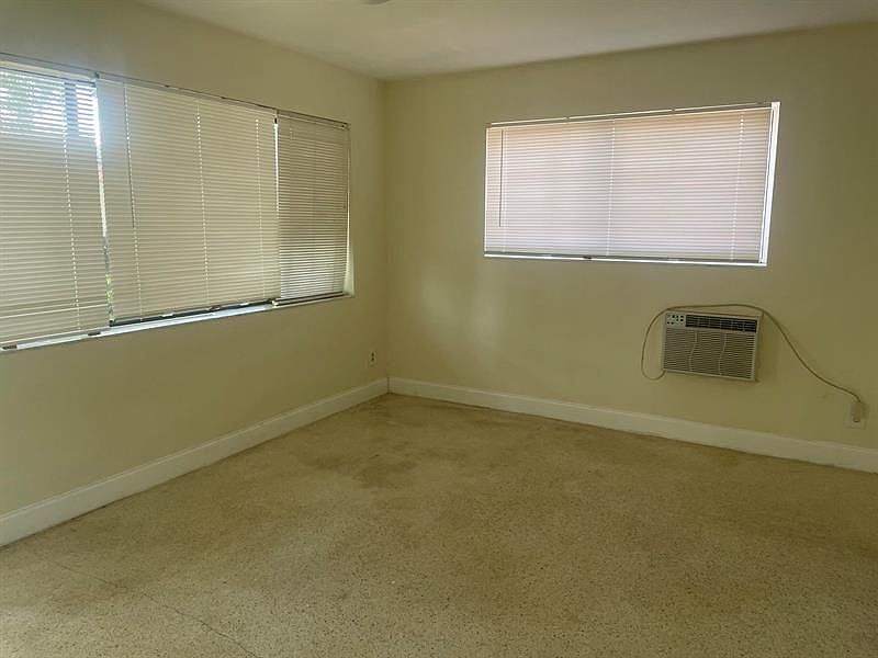 2nd image of 1150 W Blue Heron Blvd #5