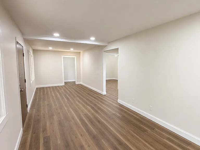 14135 S La Salle St — Photo 2