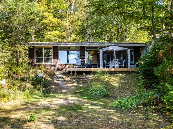 100 Nottawaga Dr, Tiny, ON L0L 2J0