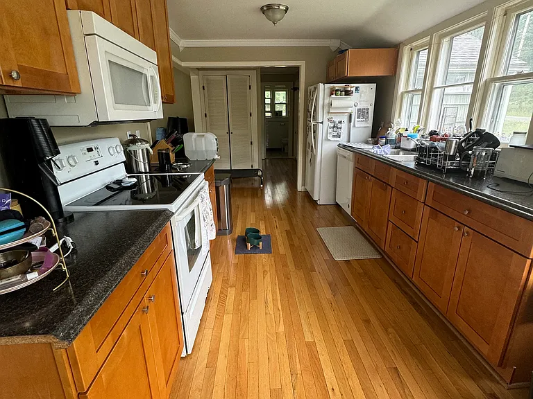 7108 College Hill Rd — Photo 2