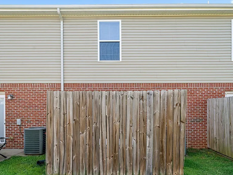 2 Bedroom Pet Friendly Townhome For Rent in Sango! — Photo 42