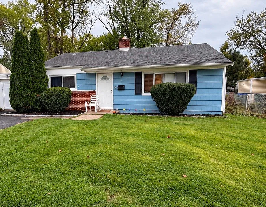 10 Comstock Rd