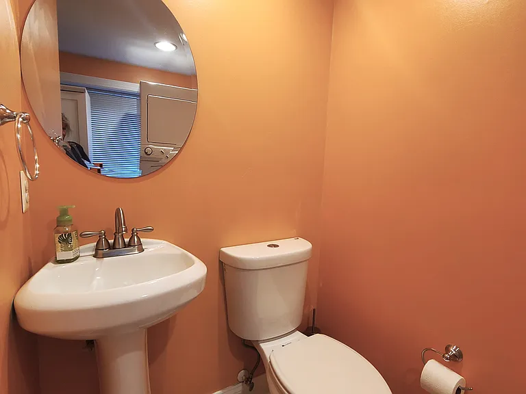432 E Clement St — Photo 10