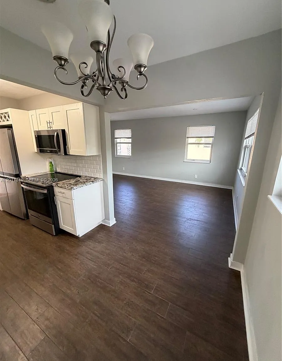 1 bed, 1.0 bath, $1,800 — Photo 2