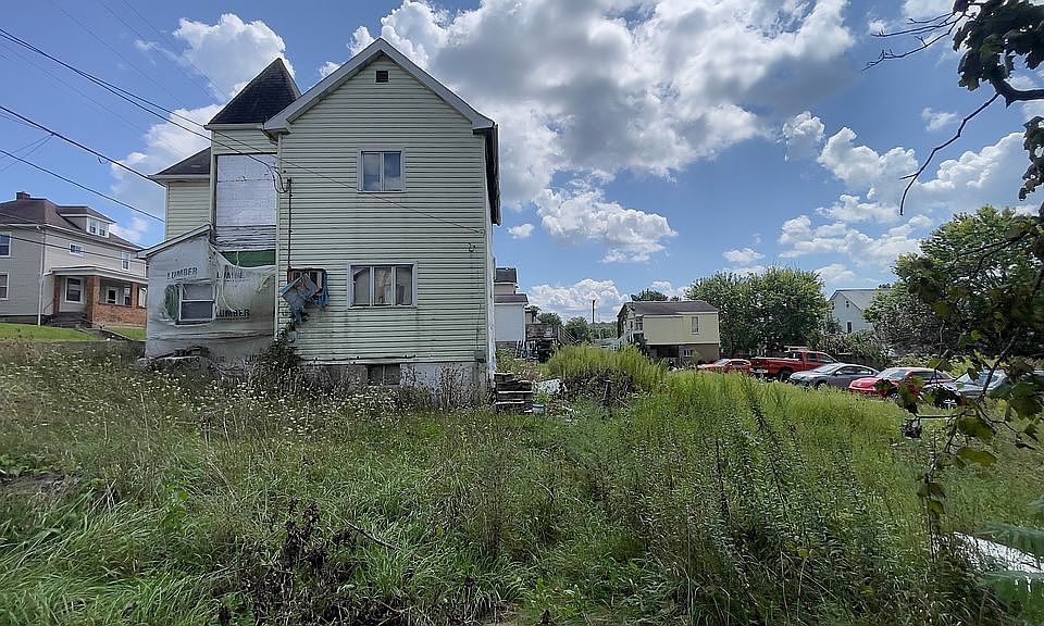 1st image of 504 Brown St