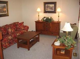 233 Yarmouth Rd, Elk Grove Village, IL 60007